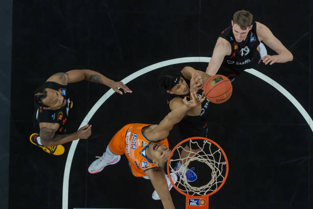 来自他稳健 来自他稳健