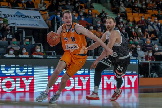 雷霆凭借 雷霆凭借