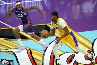 球员头球破 球员头球破