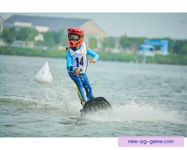 海浪狂潮下的极限挑战：冲浪公开赛闪耀登场