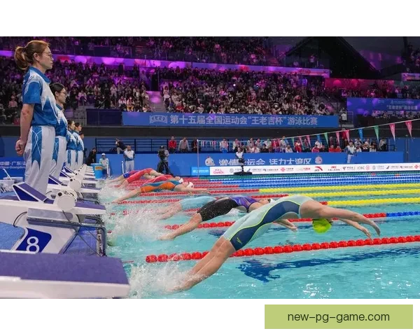 游泳联赛：冠军之争闪耀泳池