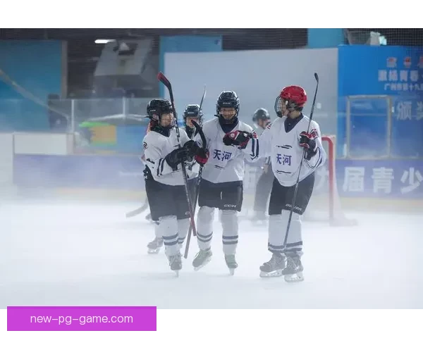 激烈角逐！冰球赛上精彩对决，谁将笑到最后？